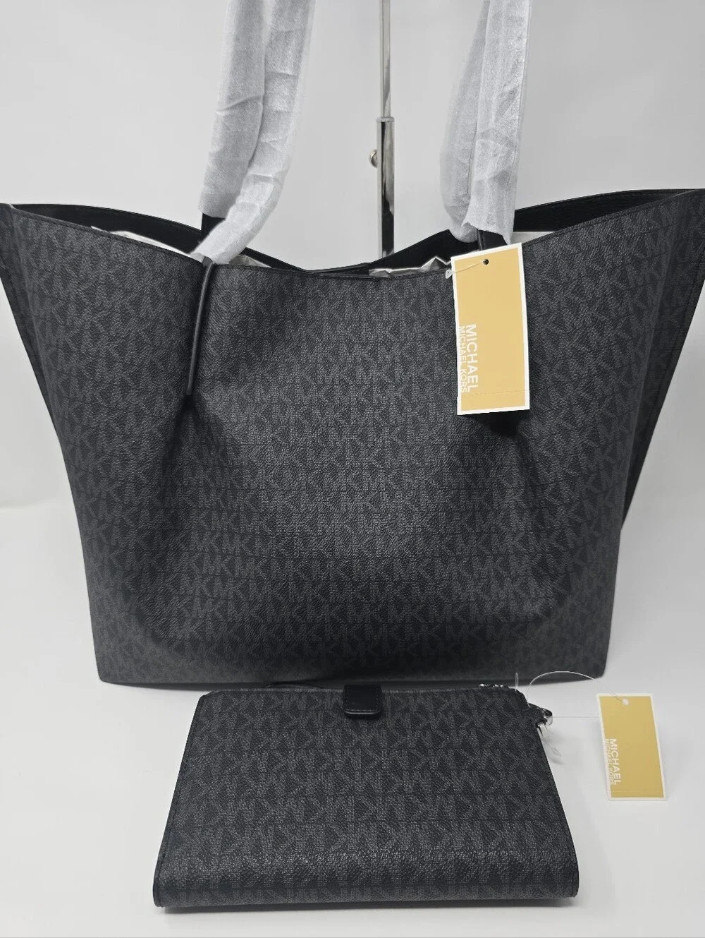 Michael Kors 4 Pcs NWT Shoulder Bag Satchel Wallet Pom Pom With Gift Box